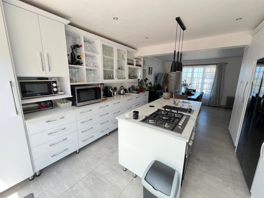 3 Bedroom Property for Sale in Cove Rock Eastern Cape